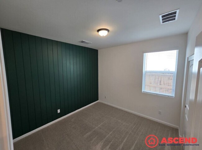 Building Photo - 15811 Santa Clara Ct