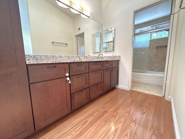 Building Photo - 904 Sky Meadow Pl