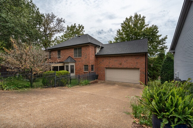 Building Photo - 60 Ravenwood Hills Cir