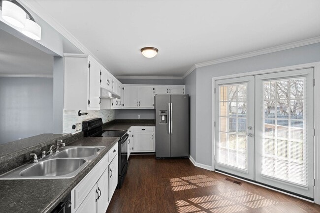 Building Photo - Cute home move in ready in the heart of Oak Grove- close to Fort Campbell and Shopping!