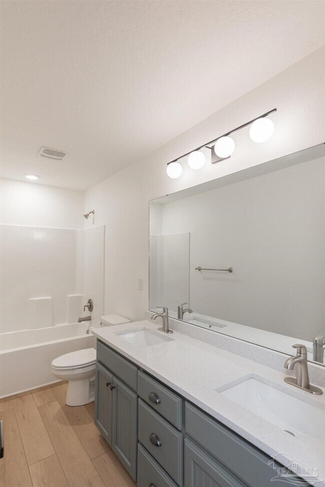 Building Photo - 1005 N A St