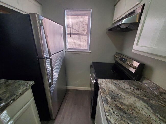 Building Photo - 911 Vance Jackson Rd