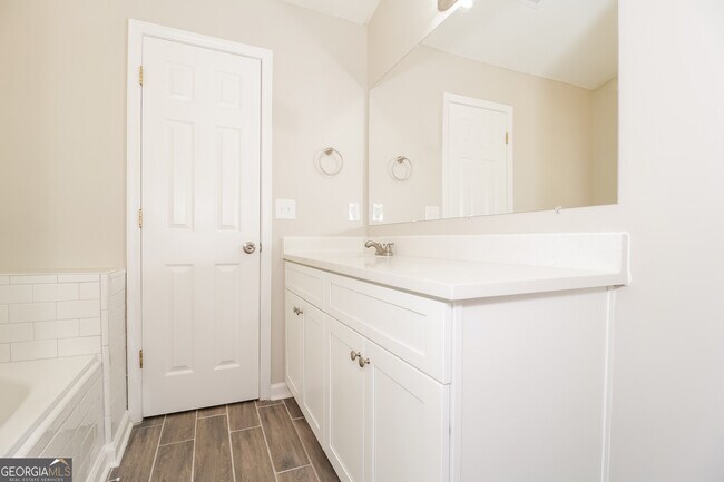 Building Photo - 66 Olde Town Way