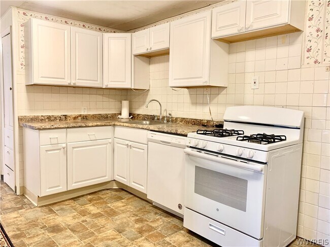 Building Photo - 657 Englewood Ave