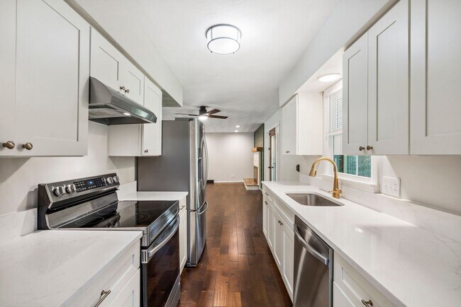 Building Photo - 4267 S Ridgecrest Dr