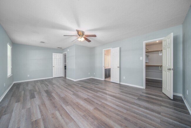 Building Photo - 327 Chateau Woods Pkwy Dr