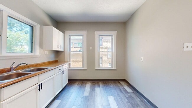 Building Photo - Cudell/West Blvd neighborhood; 4 bedroom/1 bath single family house for rent!