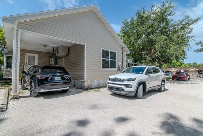 Building Photo - Beautiful 3 / 2 single family home across ...