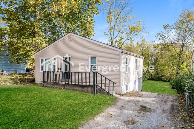 Building Photo - 319 S Hocker Ave