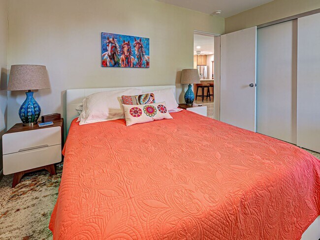 Building Photo - Seasonal Rental Near Venice – Pet-Friendly...