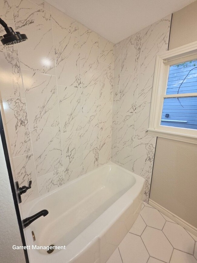 Building Photo - 3/2 Remodeled Home in Lampasas