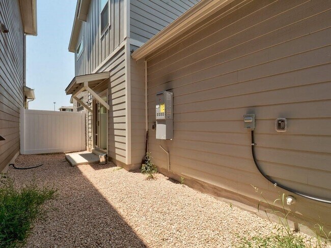 Building Photo - 7913 Mellencamp Dr