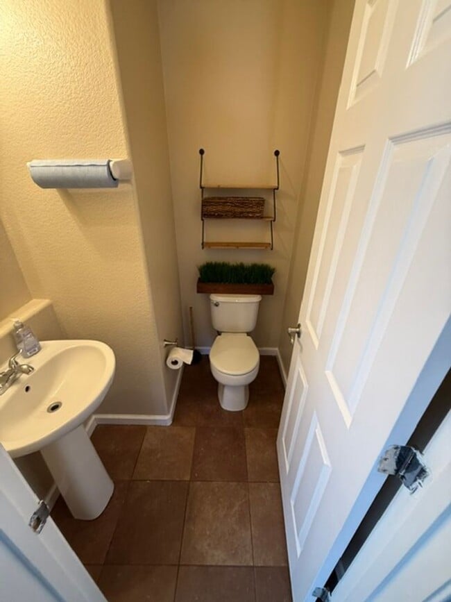 Building Photo - **Beautiful 2-Story Home Next to the Park**