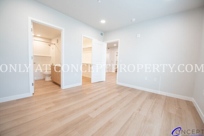 Building Photo - Modern Design, Exceptional Space: Discover This 3-Bedroom Residence at Studio Crossing!