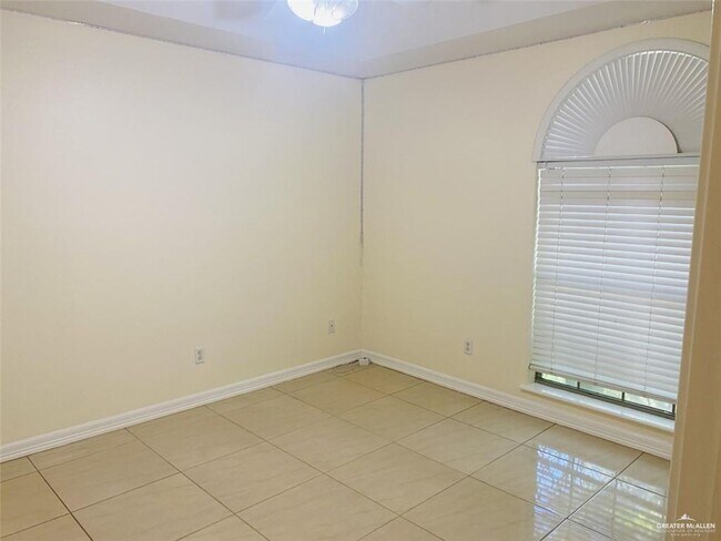 Building Photo - 15 San Gerardo St