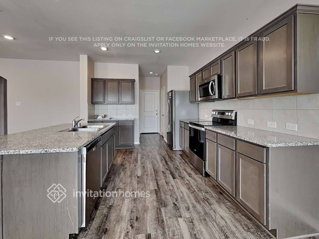 Building Photo - 800 Alton Dr