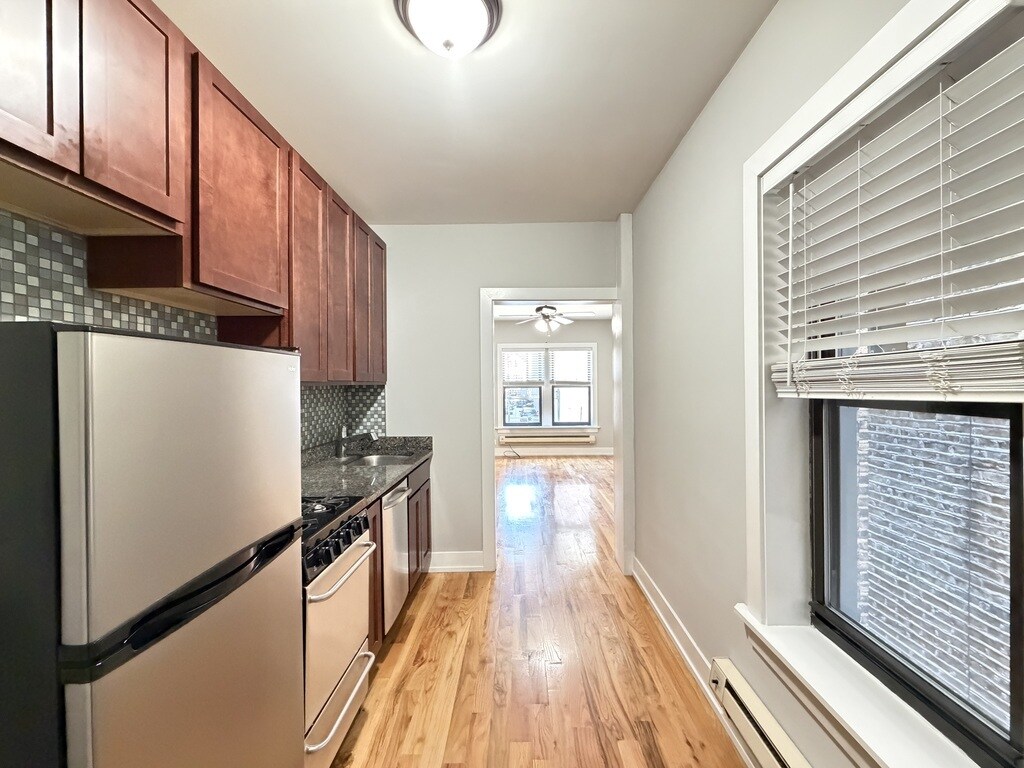 Building Photo - 2850 N Orchard St