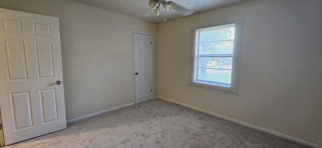 Building Photo - 306 Mustang Dr