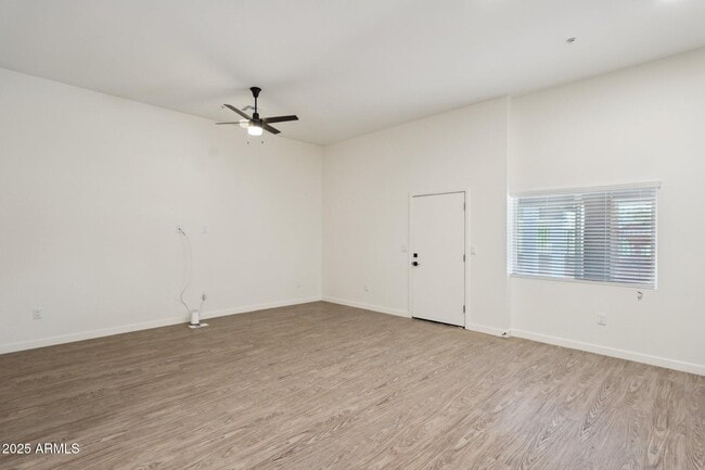 Building Photo - 3031 W Northern Ave