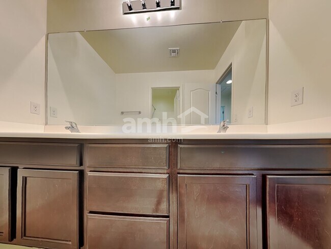 Building Photo - 11754 W Vanderbilt Farms Way