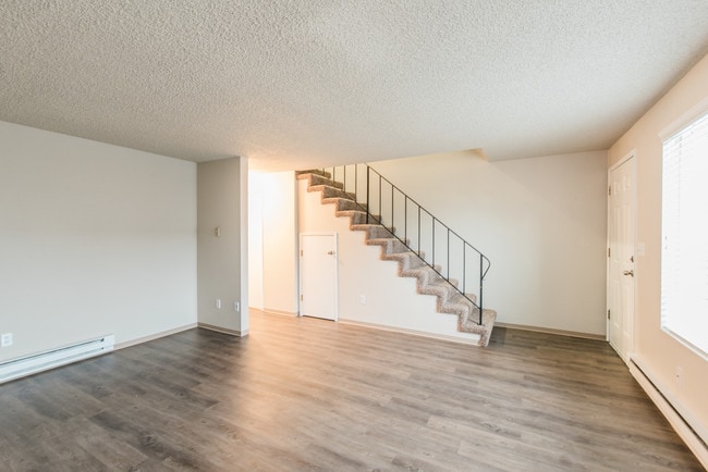 Building Photo - Devonshire Townhomes