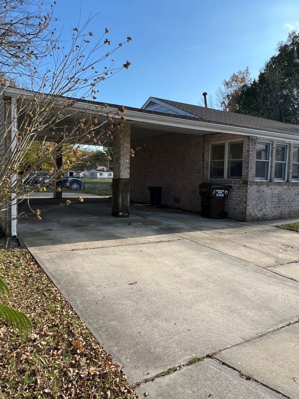 Building Photo - 708 Stiles Cir