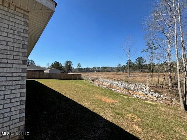 Building Photo - Luxury 4 bedroom 3 bath Home for rent