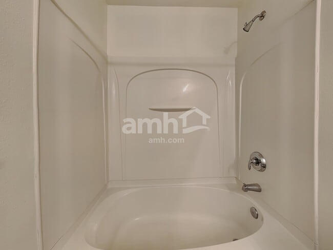 Building Photo - 704 Overlook Rd