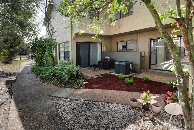 Building Photo - 2590 Coral Springs Dr