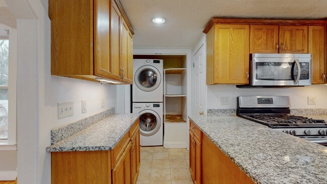 Building Photo - 15 Union St