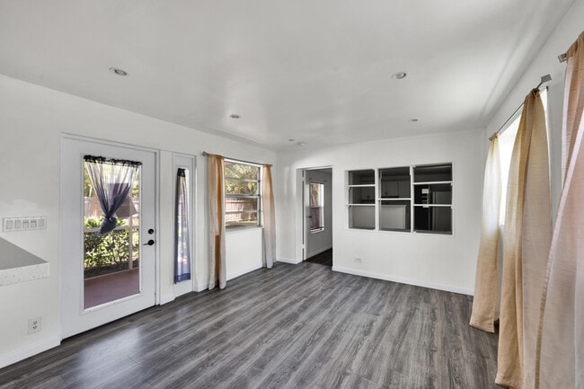 Building Photo - 132 E Central Blvd