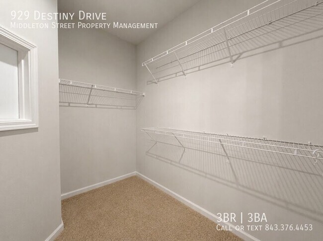 Building Photo - 929 Destiny Dr
