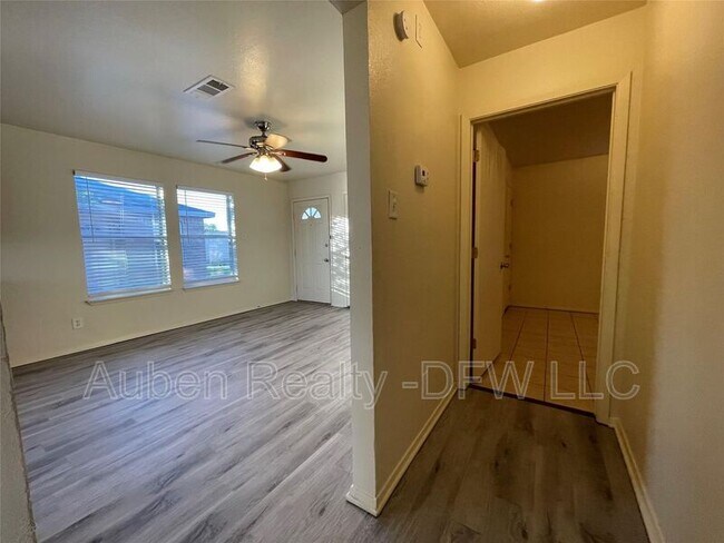 Building Photo - 121 Cambridge Dr