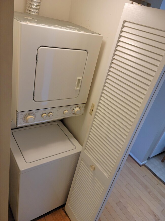 Building Photo - 1401 17th St NW