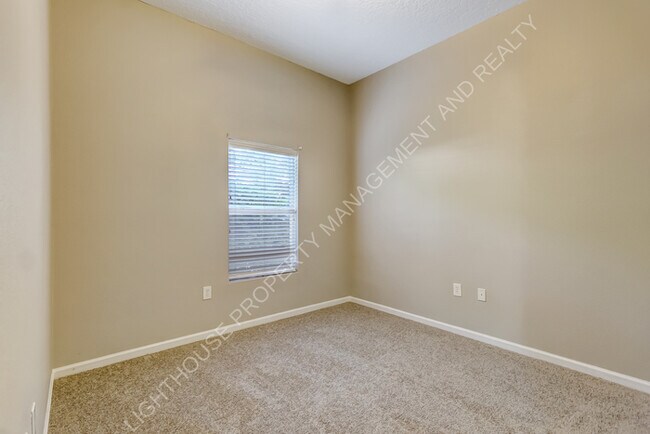 Building Photo - 6788 Manotak Oaks Dr
