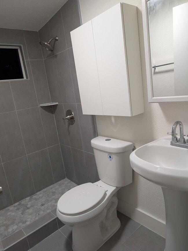 Building Photo - Menlo Studio