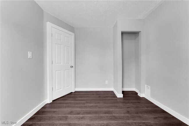 Building Photo - 17308 Grovewood Ave