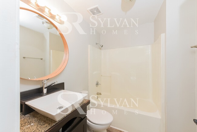 Building Photo - Prepare to fall in love with this 3 bedroom, 2 bathroom home