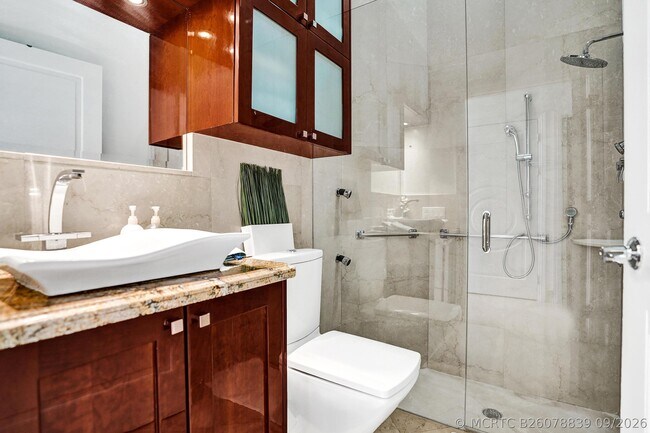 Building Photo - 1212 Hillsboro Mile