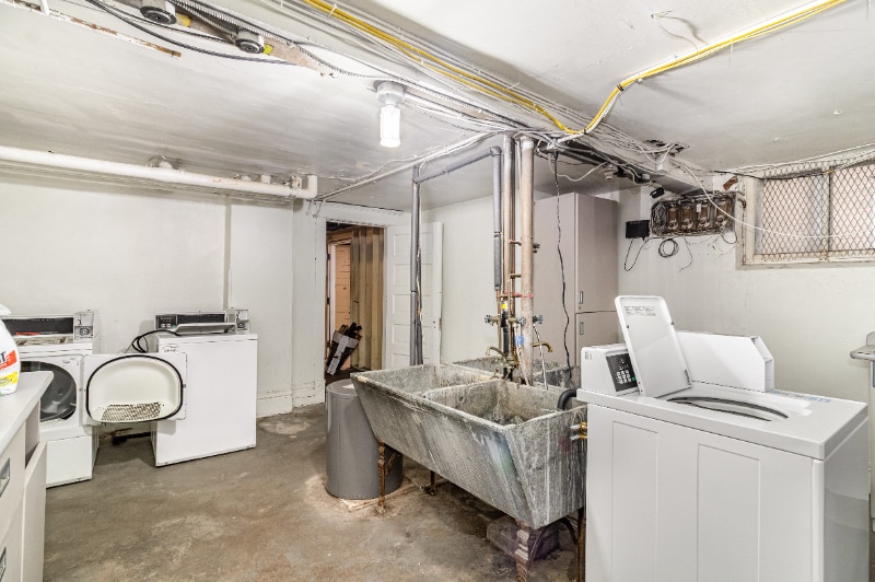 Building Photo - 822 W 35th St