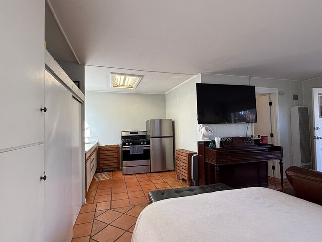 Building Photo - Pacific Beach 1 Bed/1 Bath Studio with Backyard