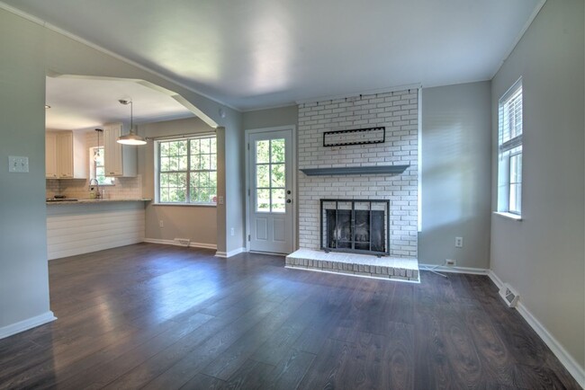 Building Photo - COMING SOON! Welcome to this beautifully r...