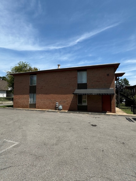 Building Photo - 3600 Hillsboro Pike