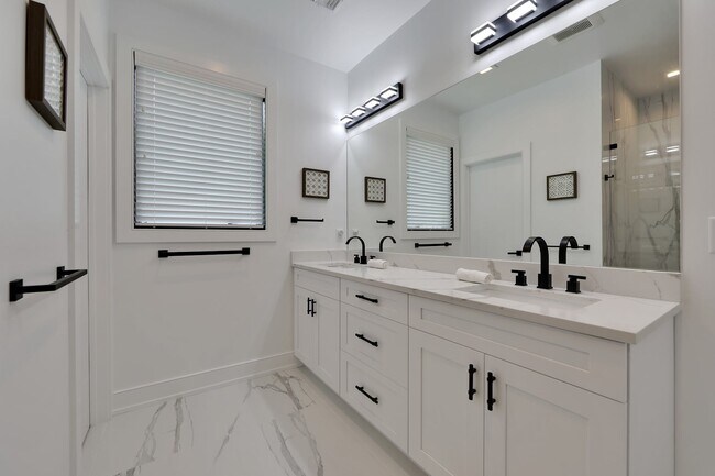 Building Photo - 528 Sagamore Ave