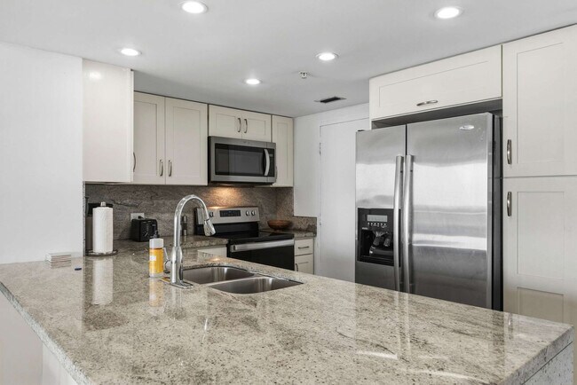 Building Photo - 5599 Collins Ave