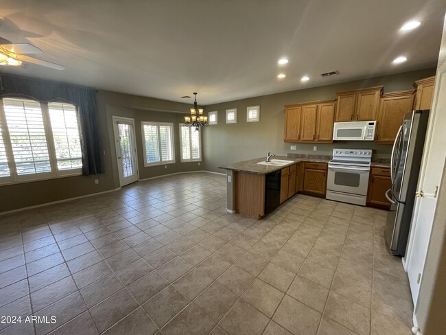 Building Photo - 42550 W Candyland Pl