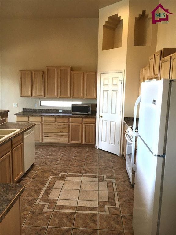 Building Photo - Great 3/2, Awesome Views, Spacious