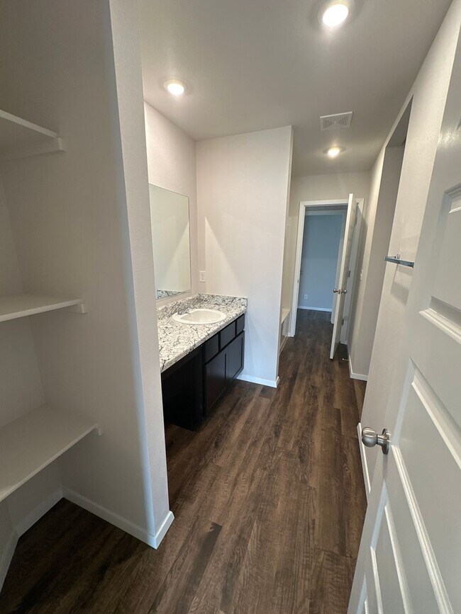 Building Photo - Now Pre-Leasing! Your Next 4-Bedroom, 2-Bath Home in Broken Arrow Awaits!