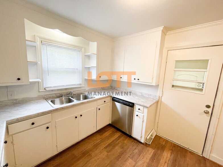 Building Photo - 3 Juanita Ct