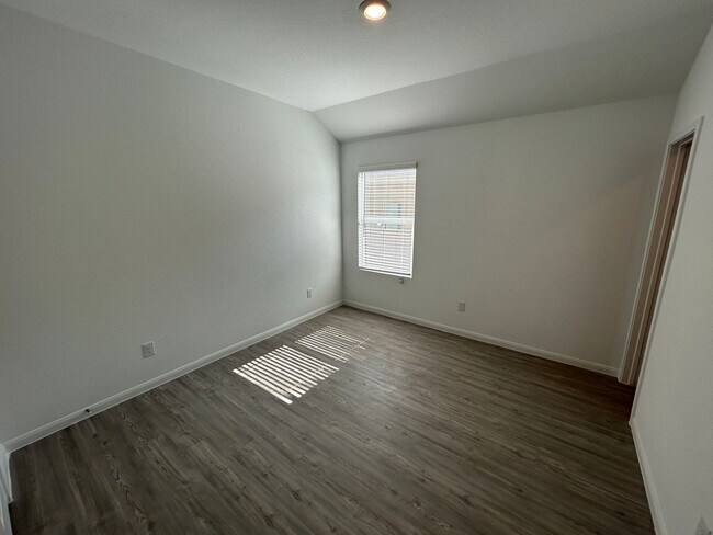 Building Photo - *COMING SOON* Dual Primary Suites! Spacious Home w/ Open Kitchen & Community Pool!